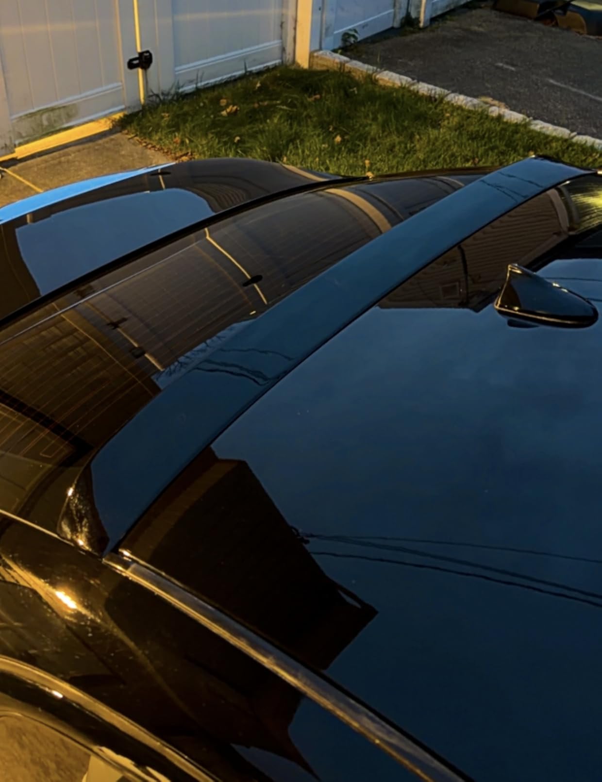 Infiniti G37/35 replica carbon fiber rooftop spoiler