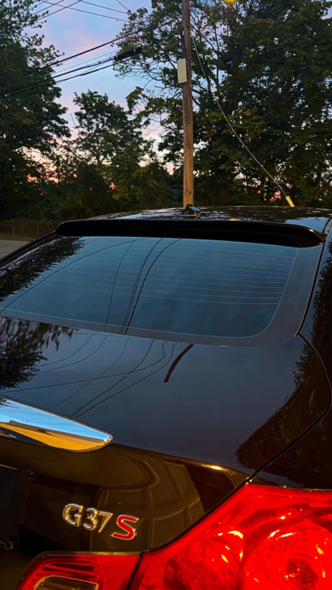 Infiniti G37/35 replica carbon fiber rooftop spoiler