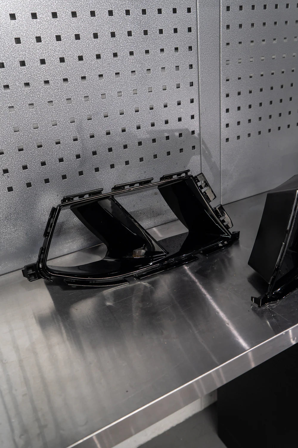 G80/G82 Glossy Black Air Duct