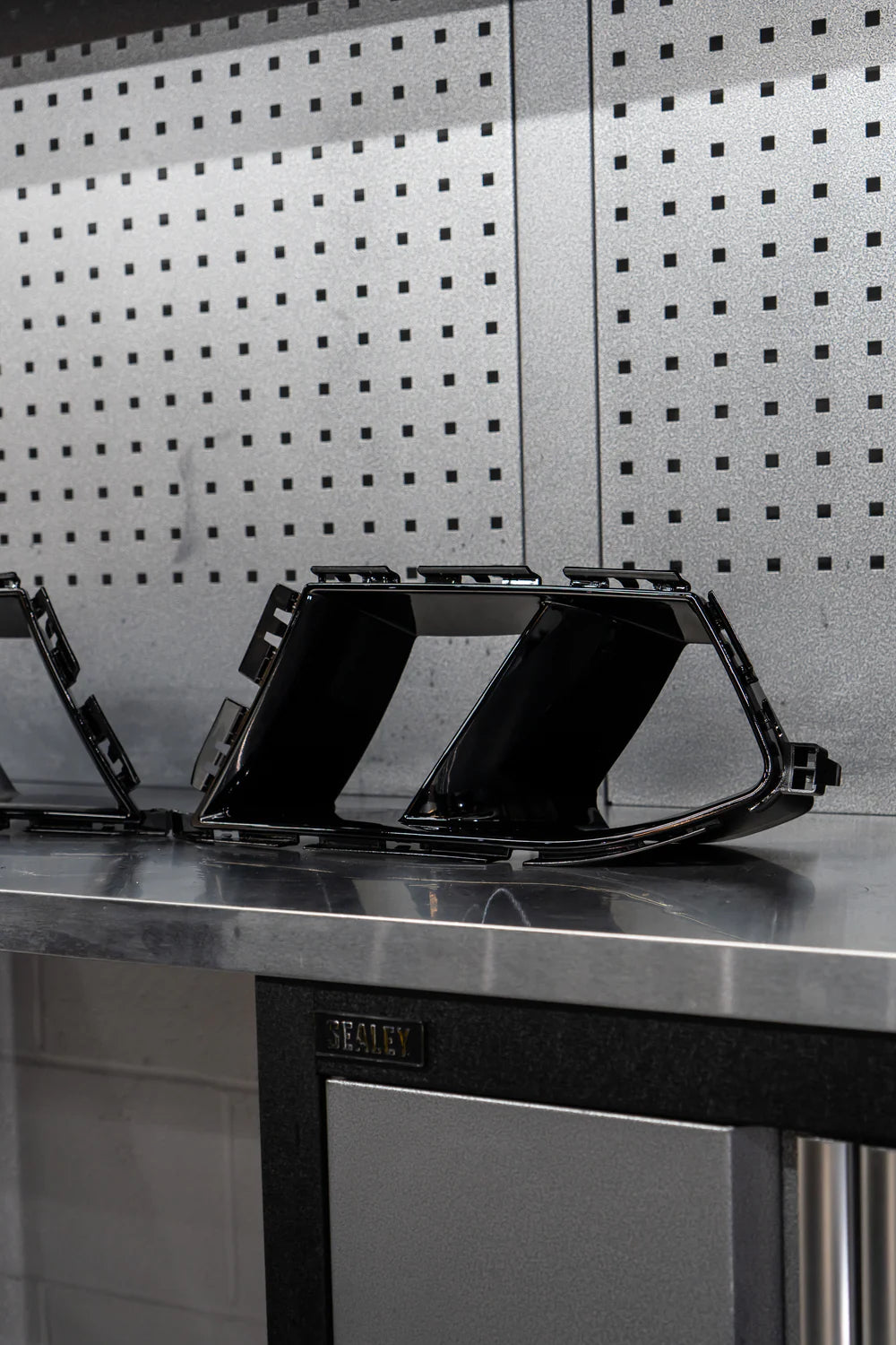 G80/G82 Glossy Black Air Duct